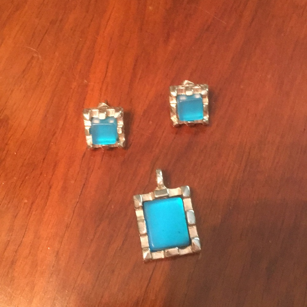 Turquoise pendant and earrings